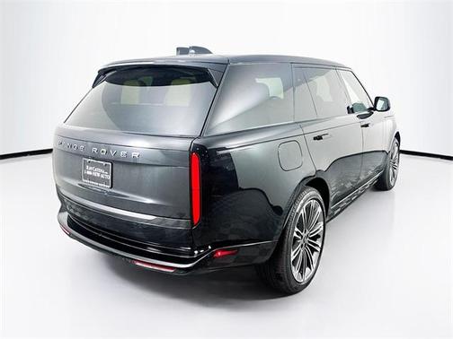 2025 Land Rover Range Rover P400 SE 7 Seat