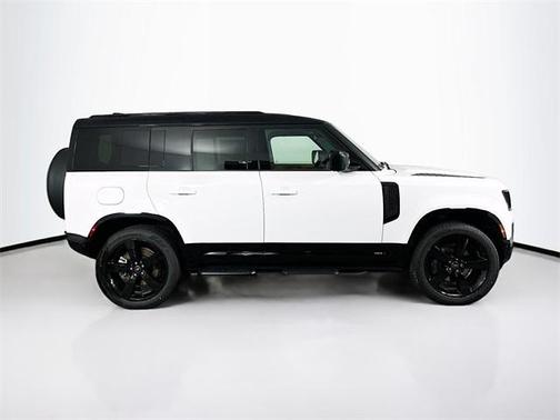 2025 Land Rover Defender P400 X-Dynamic SE