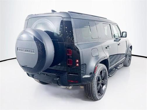 2025 Land Rover Defender P400 X-Dynamic SE