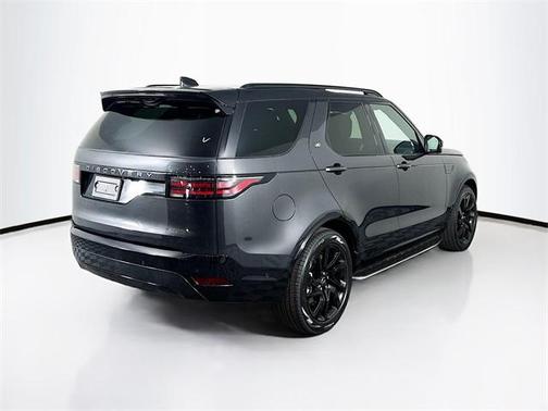2024 Land Rover Discovery P300 Dynamic SE