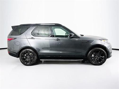 2025 Land Rover Discovery P300 Dynamic SE