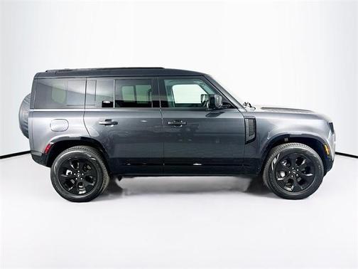 2025 Land Rover Defender P400 X-Dynamic SE