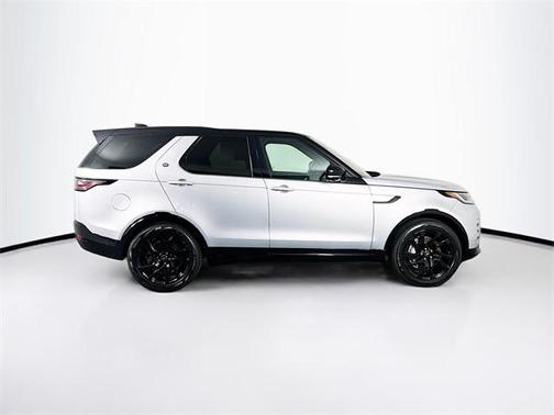2024 Land Rover Discovery P300 Dynamic SE