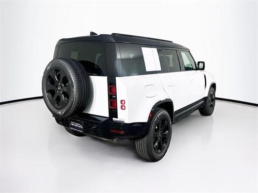 2025 Land Rover Defender P400 X-Dynamic SE