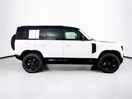 2025 Land Rover Defender P400 X-Dynamic SE