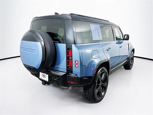 2025 Land Rover Defender P400 X-Dynamic SE