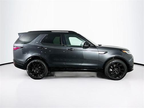2025 Land Rover Discovery P300 Dynamic SE