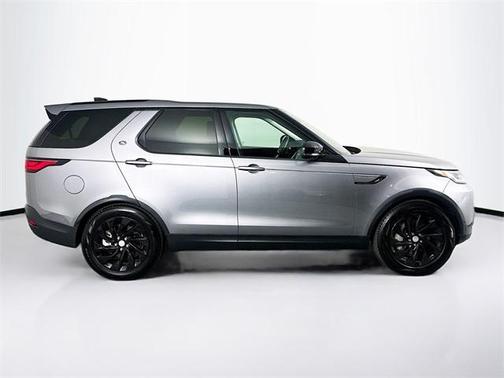 2024 Land Rover Discovery P300 S