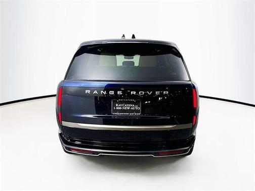 2025 Land Rover Range Rover P530 SE 7 Seat