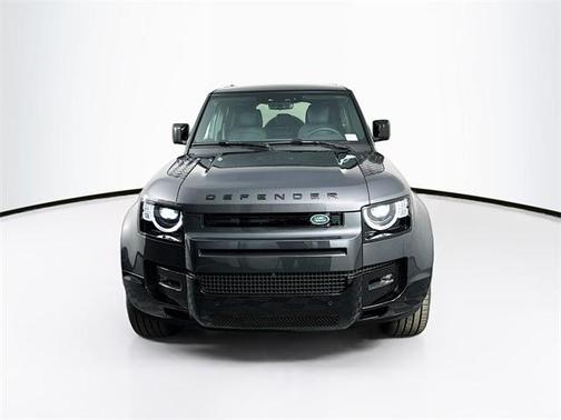 2025 Land Rover Defender P400 X-Dynamic SE