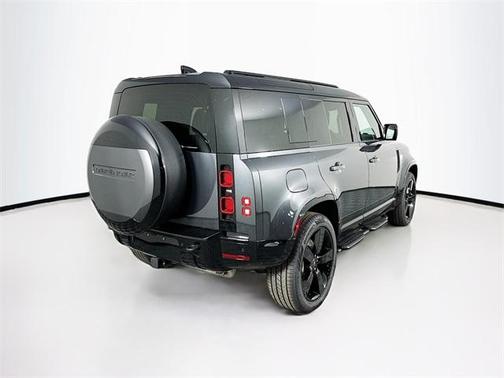 2025 Land Rover Defender P400 X-Dynamic SE