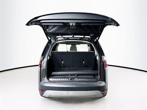 2024 Land Rover Discovery P300 S