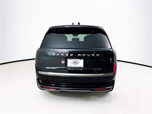 2025 Land Rover Range Rover P530 SE
