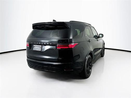 2024 Land Rover Discovery P300 Dynamic SE