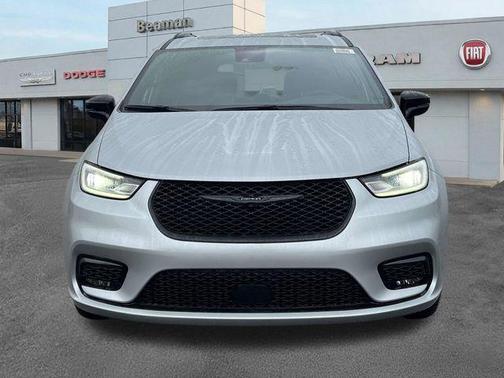 Silver Mist Clearcoat 2026 Chrysler Pacifica Limited