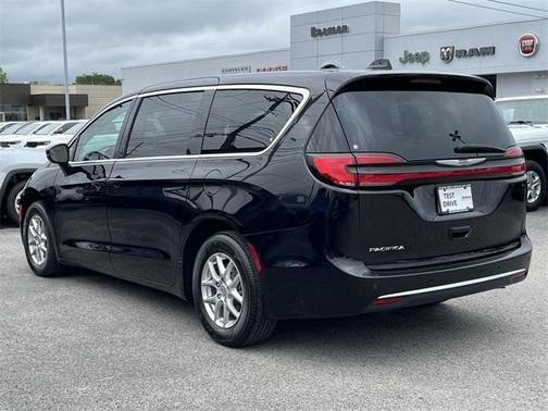 2024 Chrysler Pacifica Touring-L