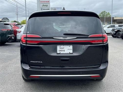 2024 Chrysler Pacifica Touring-L