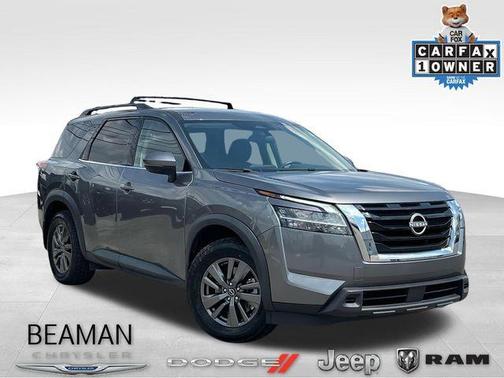 2022 Nissan Pathfinder SV
