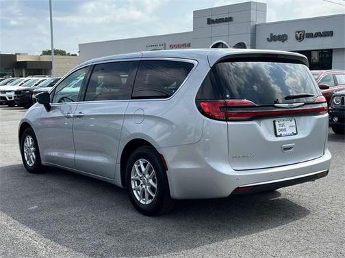 2024 Chrysler Pacifica Touring-L