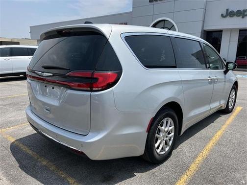 2024 Chrysler Pacifica Touring-L