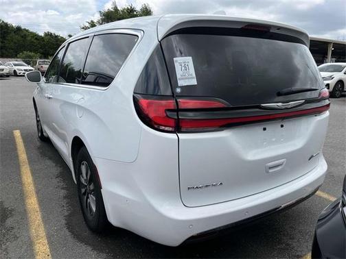 2022 Chrysler Pacifica Hybrid Touring L