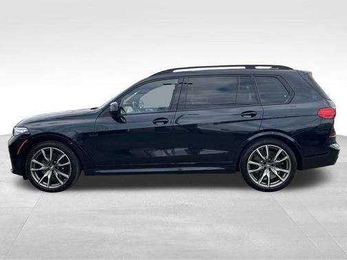 2022 BMW X7 M50i
