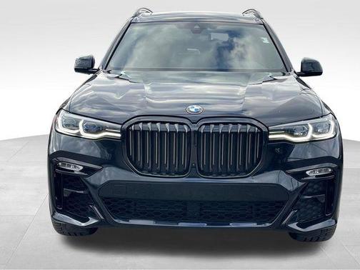 2022 BMW X7 M50i