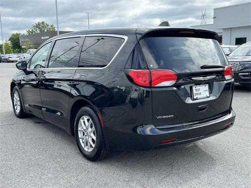 2023 Chrysler Voyager LX