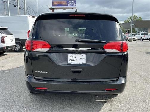2023 Chrysler Voyager LX