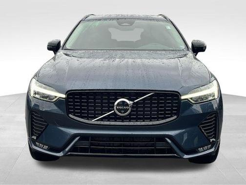 2024 Volvo XC60 B5 Plus Dark Theme