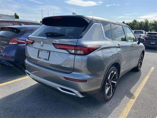 2023 Mitsubishi Outlander PHEV SE