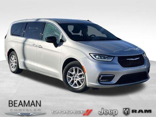 2024 Chrysler Pacifica Touring-L