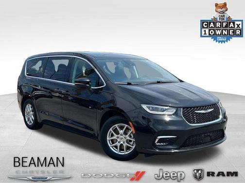2023 Chrysler Pacifica Touring-L