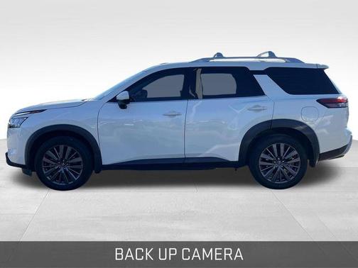 2022 Nissan Pathfinder SL