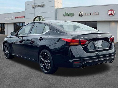 Super Black Clearcoat 2024 Nissan Altima 2.5 SR