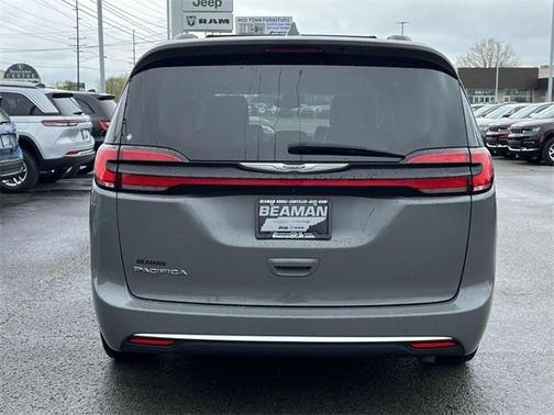 2022 Chrysler Pacifica Touring-L