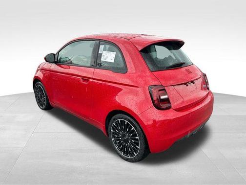 2024 FIAT 500e Base