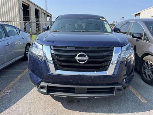 2022 Nissan Pathfinder SV