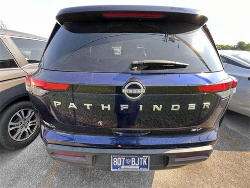 2022 Nissan Pathfinder SV