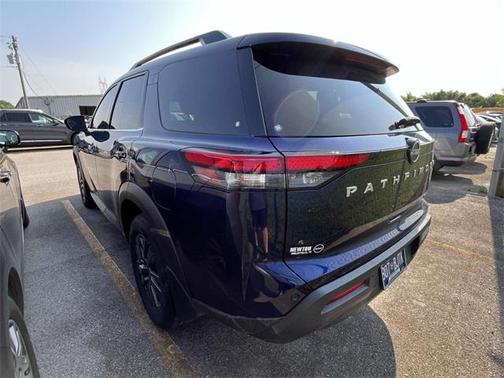 2022 Nissan Pathfinder SV