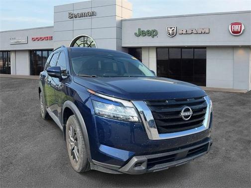2022 Nissan Pathfinder SV