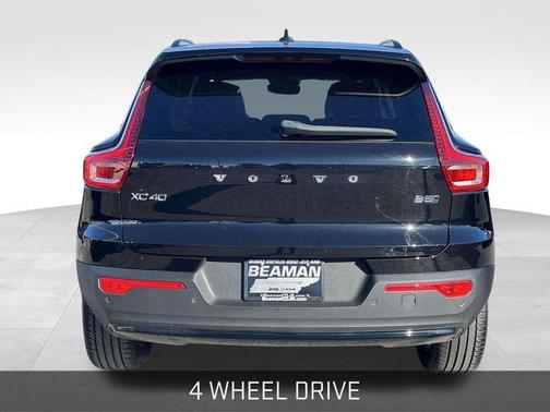 2024 Volvo XC40 B5 Core