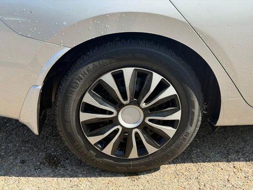 Brilliant Silver Metallic 2020 Nissan Versa 1.6 S