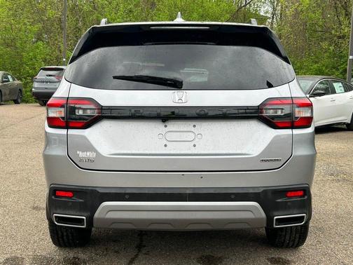 2025 Honda Pilot Touring 8-Passenger