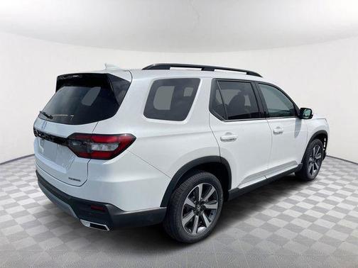 2025 Honda Pilot Touring 8-Passenger