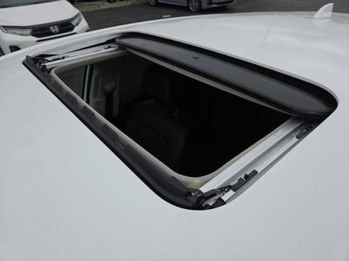 Platinum White Pearl 2027 Honda HR-V EX-L