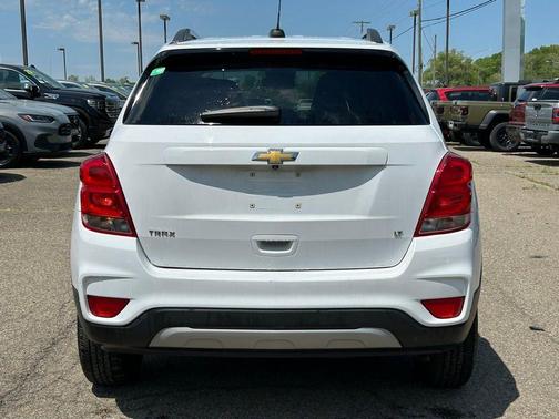 Summit White 2019 Chevrolet Trax LT