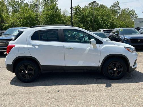 Summit White 2019 Chevrolet Trax LT