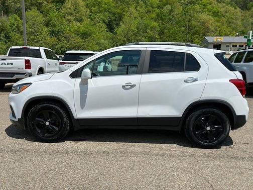 Summit White 2019 Chevrolet Trax LT