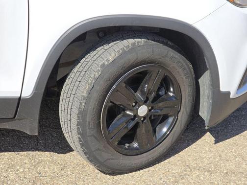 Summit White 2019 Chevrolet Trax LT